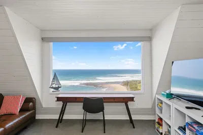 Work or study with uninterrupted Southern Ocean views from your private workspace.