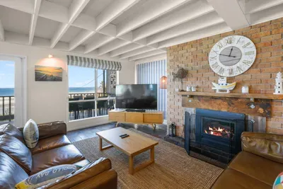 Unwind by the fireplace with sweeping Southern Ocean views from the lounge.