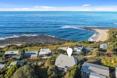 Marengo Views sits directly above the Marengo Reef Marine Sanctuary — Harrison’s Beach and the Southern Ocean at your doorstep, Apollo Bay 5 minutes away.