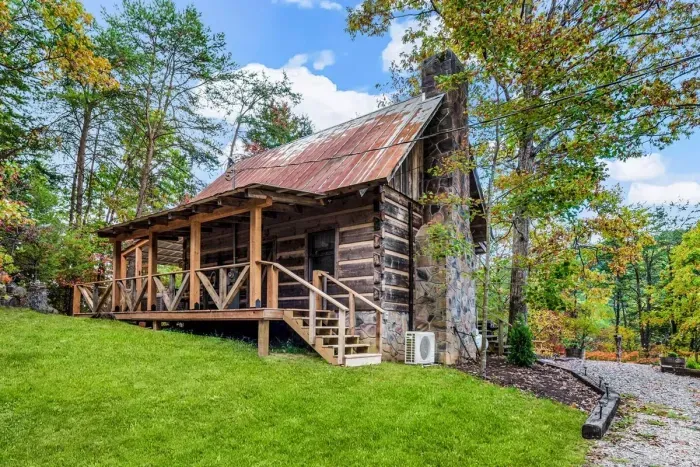Front of the cabin at driveway