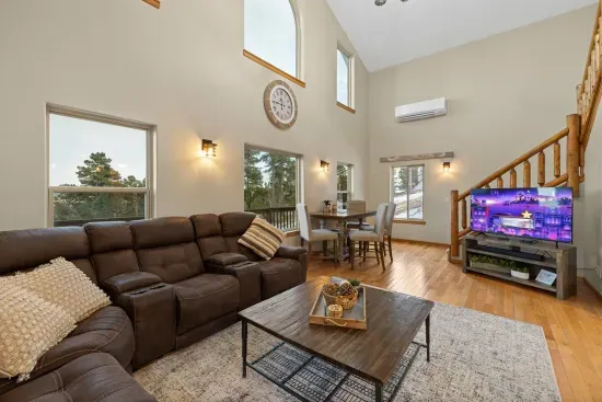 Relax after an adventurous day in the hills in our spacious living room. 