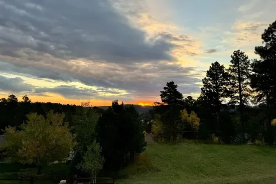 Enjoy a hot cup of coffee and marvel at the amazing sunrise from the comfortable lounge chairs on the front deck.