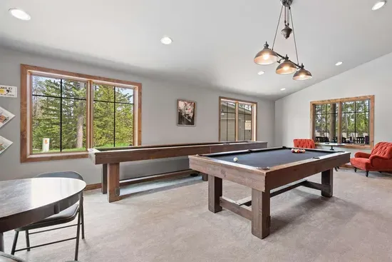 The Powder House Pass clubhouse includes a game room with pool and shuffleboard tables. It’s a great place for guests to relax, play a few games, and spend time together after a day exploring the Black Hills.