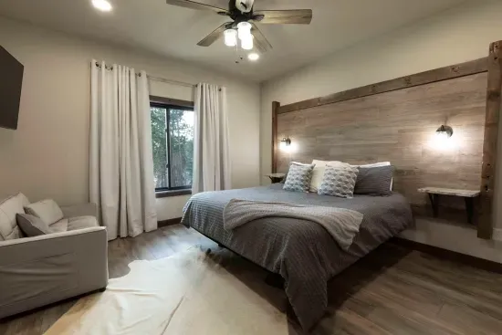 Main-level king suite at Quittin’ Time with a comfortable king bed and quiet forest views. Ideal for guests who want privacy without stairs.