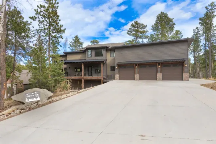 When you pull up to Quittin’ Time you’ll notice one thing right away… plenty of space. Big driveway, heated garage, and a peaceful spot tucked into the pines.