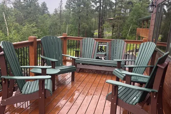 Kick back on the deck and let the day wind down in style. With comfy seating and wide-open views, it’s the perfect spot to sip your favorite drink, share stories, and watch the sun paint the sky over the Black Hills.