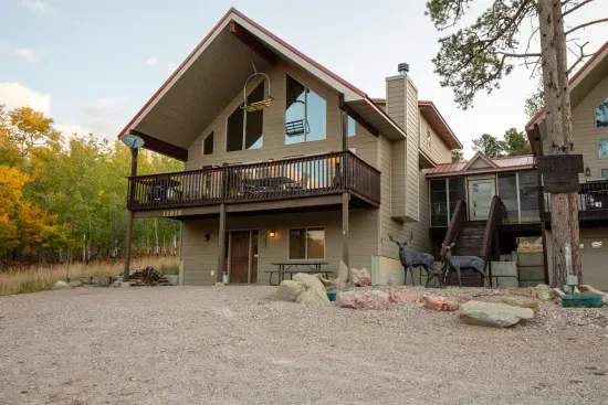 Beautifully set on Terry Peak, Whitetail Lodge welcomes you to the Black Hills.