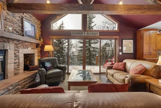 Gather round with friends and family in the large living room.  It's warmth and charm is perfect for lively conversation and infectious laughter.