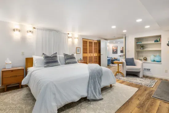 Extra large bedroom with king hybrid mattress - hotel quality - with two bedside tables with drawers
