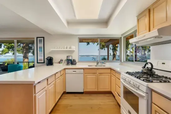 A fully-equipped kitchen is at your disposal for anything from a simple snack to a gourmet, multi-course meal. With plenty of cabinets for all your groceries and goodies and a long peninsula bar for food prep, it’s easy to make a delicious spread.