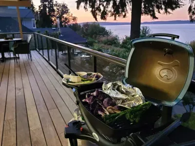 This easy to use gas BBQ is well maintained for year round use.