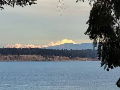 Outstanding Mountain view of the Cascades from the Deck of Bells Beach Lookout