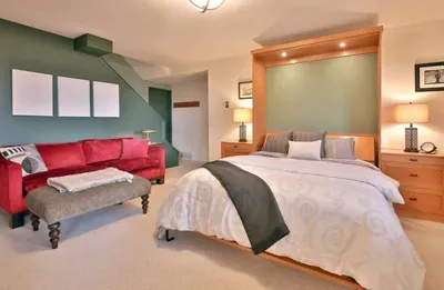 Queen bed, private daylight basement bedroom with room to spread out!  Includes smart TV and ensuite 1/2 bath