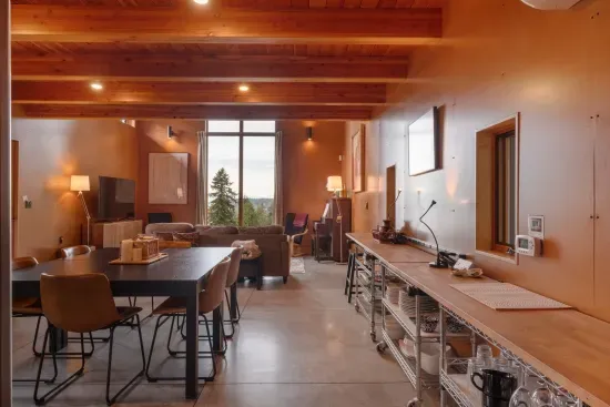 In addition to the six seats at the square table, there are two counter seats along the window counter.