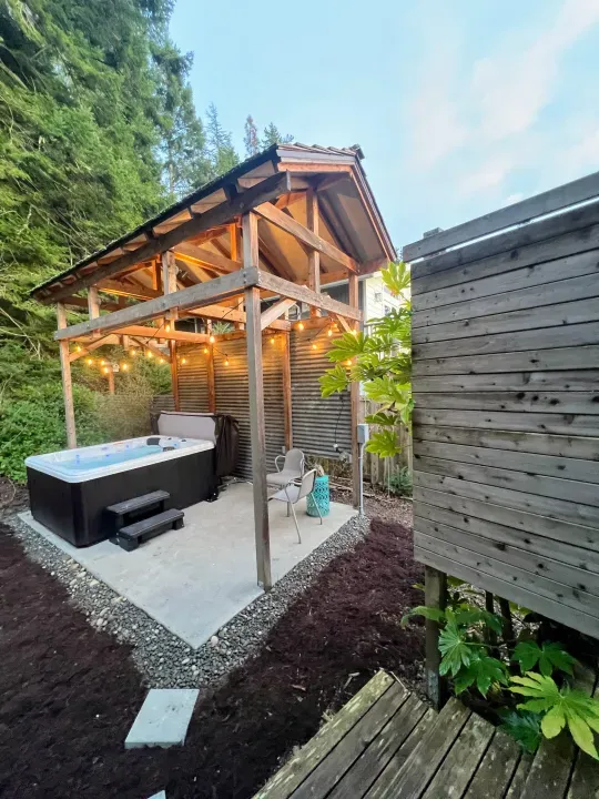 NEW 4 person hot tub serviced after every guest stay.  Always clean!