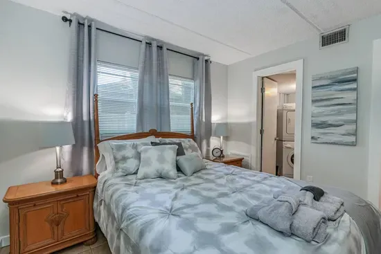 Urban Oasis near Hyde Park, Walkable to Downtown - image 28 of 28