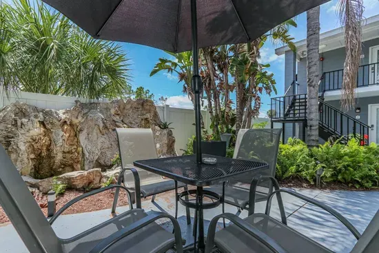 Urban Oasis near Hyde Park, Walkable to Downtown - image 25 of 28