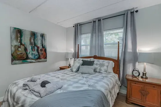 Urban Oasis near Hyde Park, Walkable to Downtown - image 18 of 28