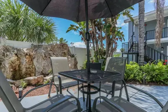 Urban Oasis near Hyde Park, Walkable to Downtown - image 5 of 28