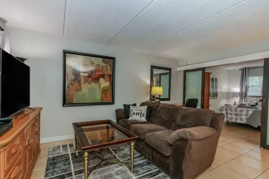 Urban Oasis near Hyde Park, Walkable to Downtown - image 17 of 28