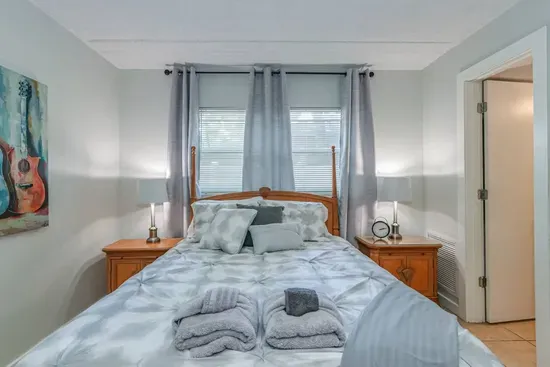 Urban Oasis near Hyde Park, Walkable to Downtown - image 27 of 28