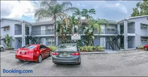 Urban Oasis near Hyde Park, Walkable to Downtown - image 14 of 28