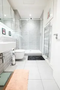 Chic Soho Gallery Flat with Private Terrace - image 27 of 46