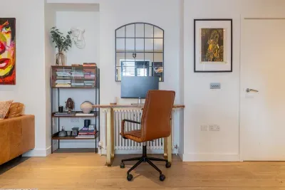 Chic Soho Gallery Flat with Private Terrace - image 8 of 46