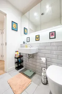 Chic Soho Gallery Flat with Private Terrace - image 28 of 46