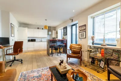 Chic Soho Gallery Flat with Private Terrace - image 24 of 46