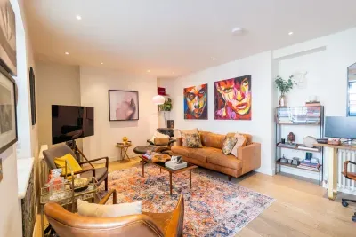 Chic Soho Gallery Flat with Private Terrace - image 21 of 46