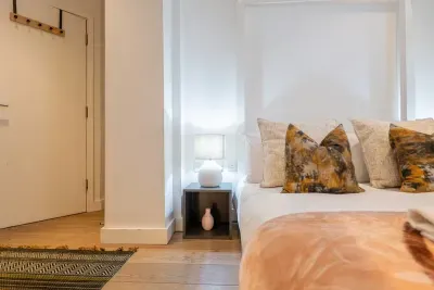 Chic Soho Gallery Flat with Private Terrace - image 34 of 46