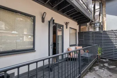 Chic Soho Gallery Flat with Private Terrace - image 15 of 46