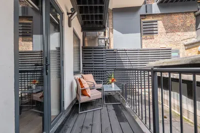 Chic Soho Gallery Flat with Private Terrace - image 18 of 46