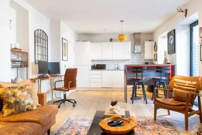 Chic Soho Gallery Flat with Private Terrace - image 10 of 46