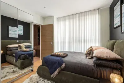River Thames Penthouse + Private Rooftop Terrace