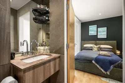 River Thames Penthouse + Private Rooftop Terrace