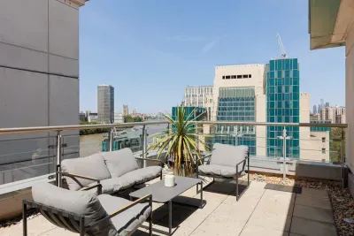 River Thames Penthouse + Private Rooftop Terrace