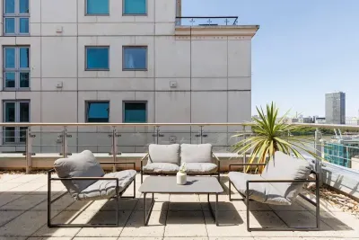 River Thames Penthouse + Private Rooftop Terrace