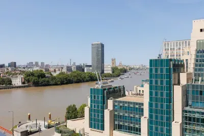 River Thames Penthouse + Private Rooftop Terrace