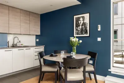 River Thames Penthouse + Private Rooftop Terrace