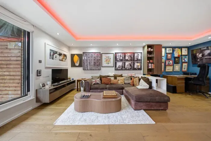 Elegant Kensington Apartment with Private Terrace - image 5 of 29