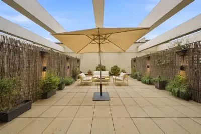 Elegant Kensington Apartment with Private Terrace