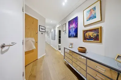 Elegant Kensington Apartment with Private Terrace