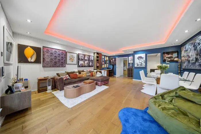 Elegant Kensington Apartment with Private Terrace - image 2 of 29
