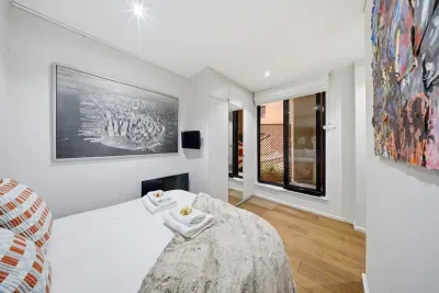 Elegant Kensington Apartment with Private Terrace