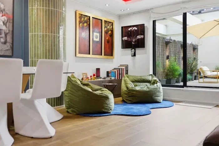 Elegant Kensington Apartment with Private Terrace - image 3 of 29