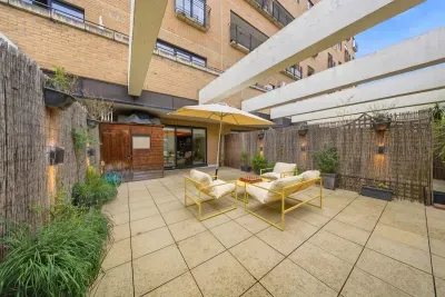 Elegant Kensington Apartment with Private Terrace