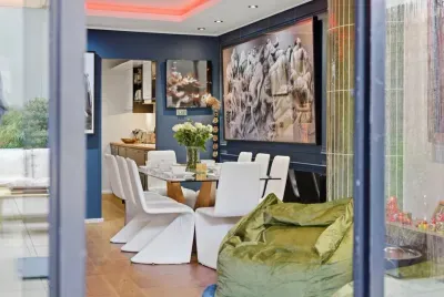 Elegant Kensington Apartment with Private Terrace