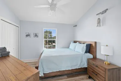 Queen Bedroom 5